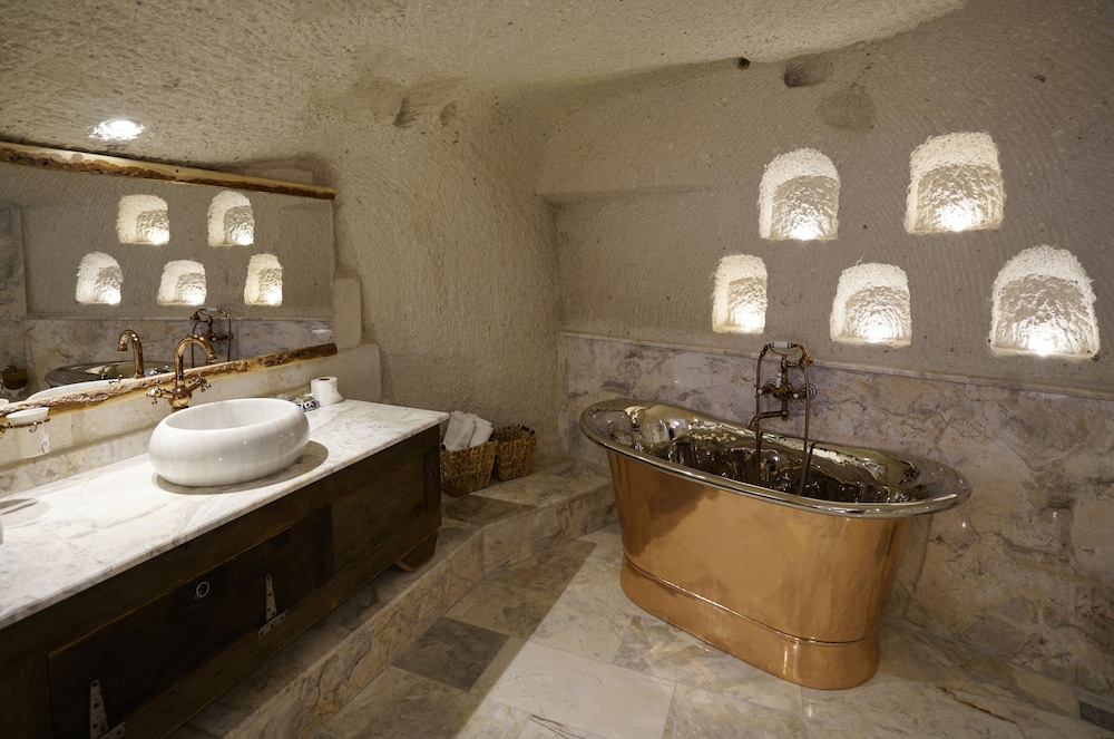 Artemis Cave Suites 63/64