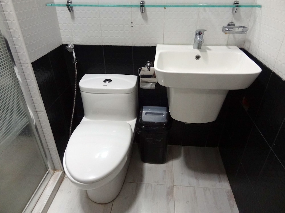 The Executive Villa Inn & Suites 55/60