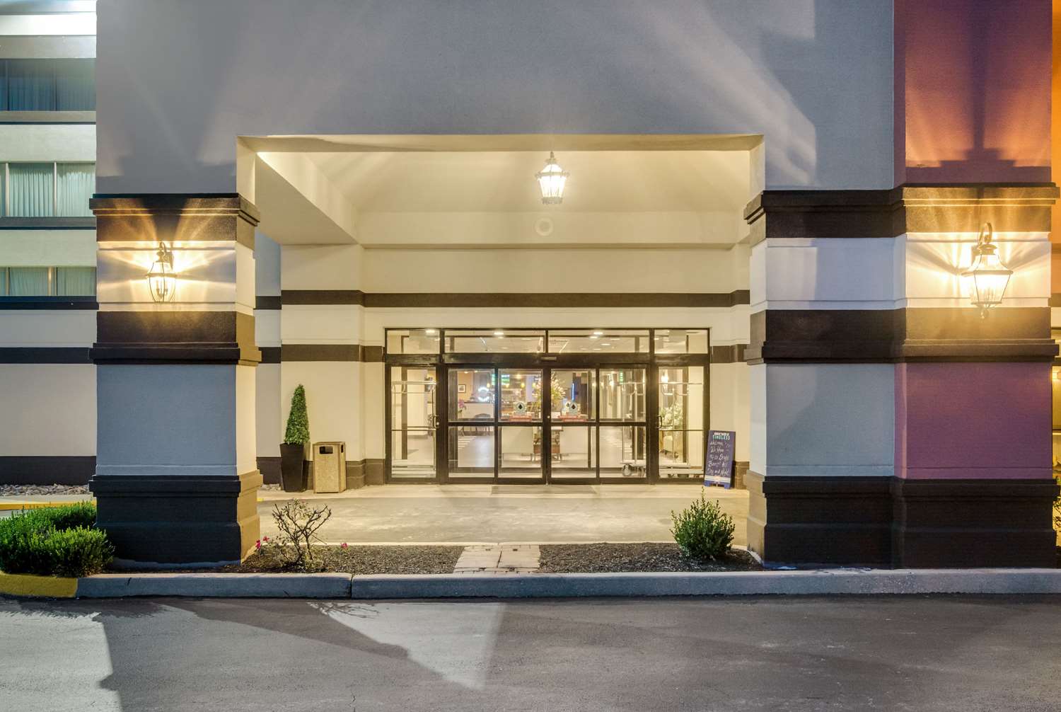 Chester Hotel & Conference Center 12/50