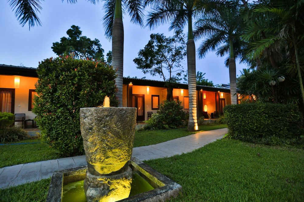 Chaarya Resort Spa By Chandrika 12/60