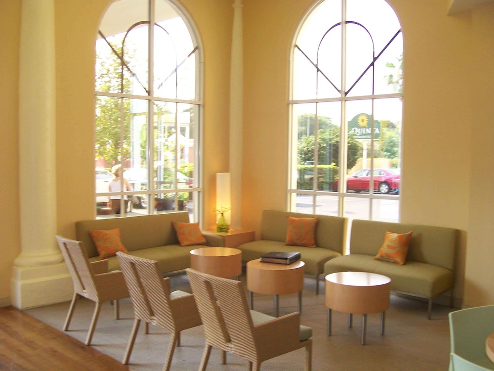 La Quinta Inn & Suites by Wyndham Sarasota Downtown 42/52
