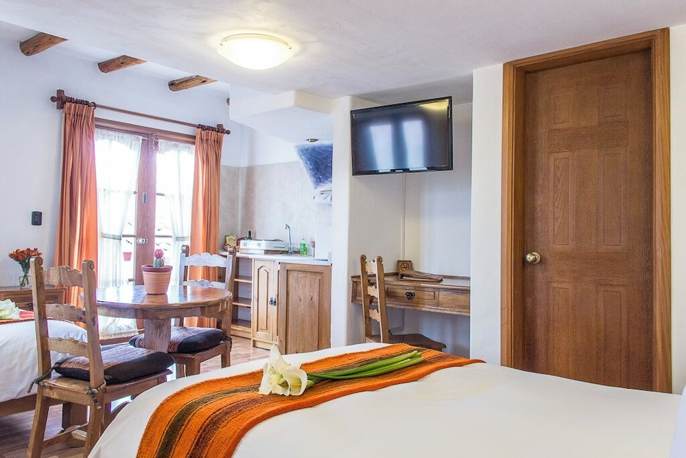 1 BEDROOM, SUPERIOR, TRIPLE, COURTYARD VIEW