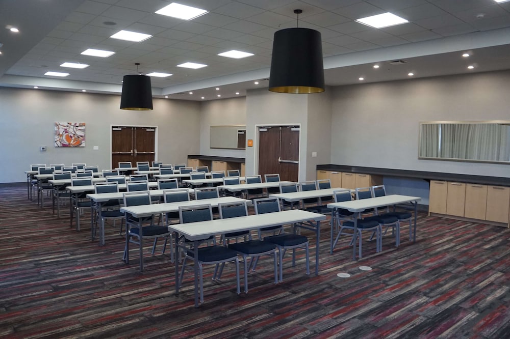 La Quinta Inn And Suites By Wyndham Lewisville 41/50