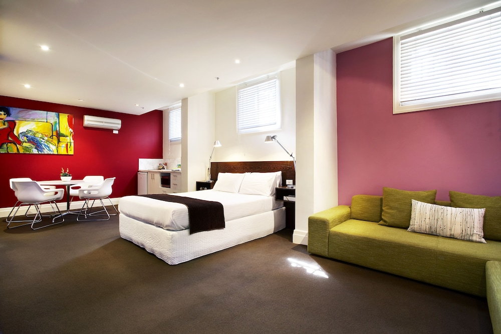 Tolarno Hotel 47/52