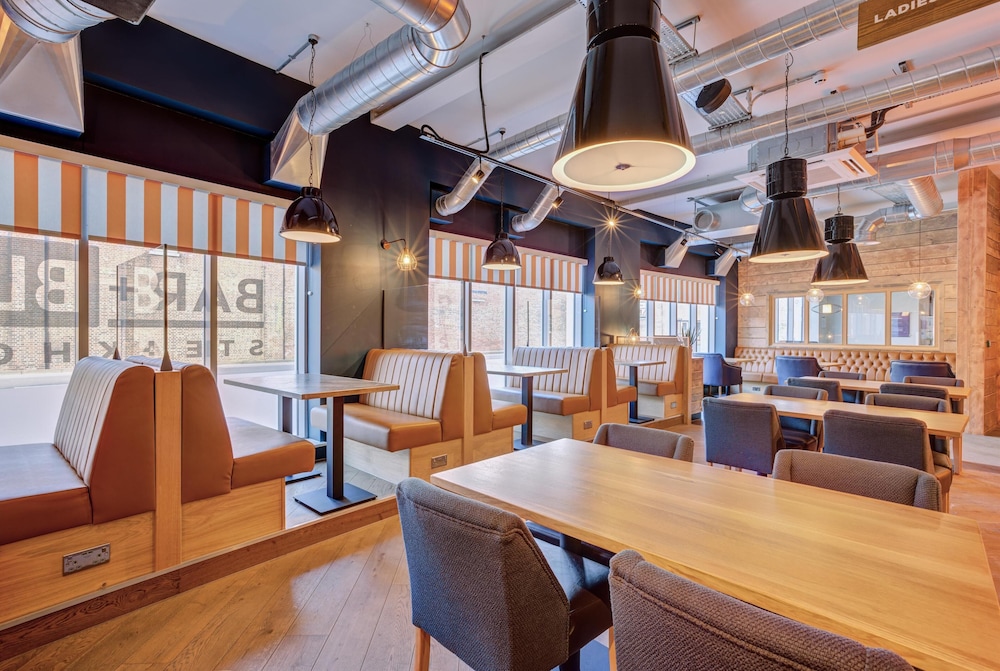 Premier Inn Portsmouth Dockyard 36/51