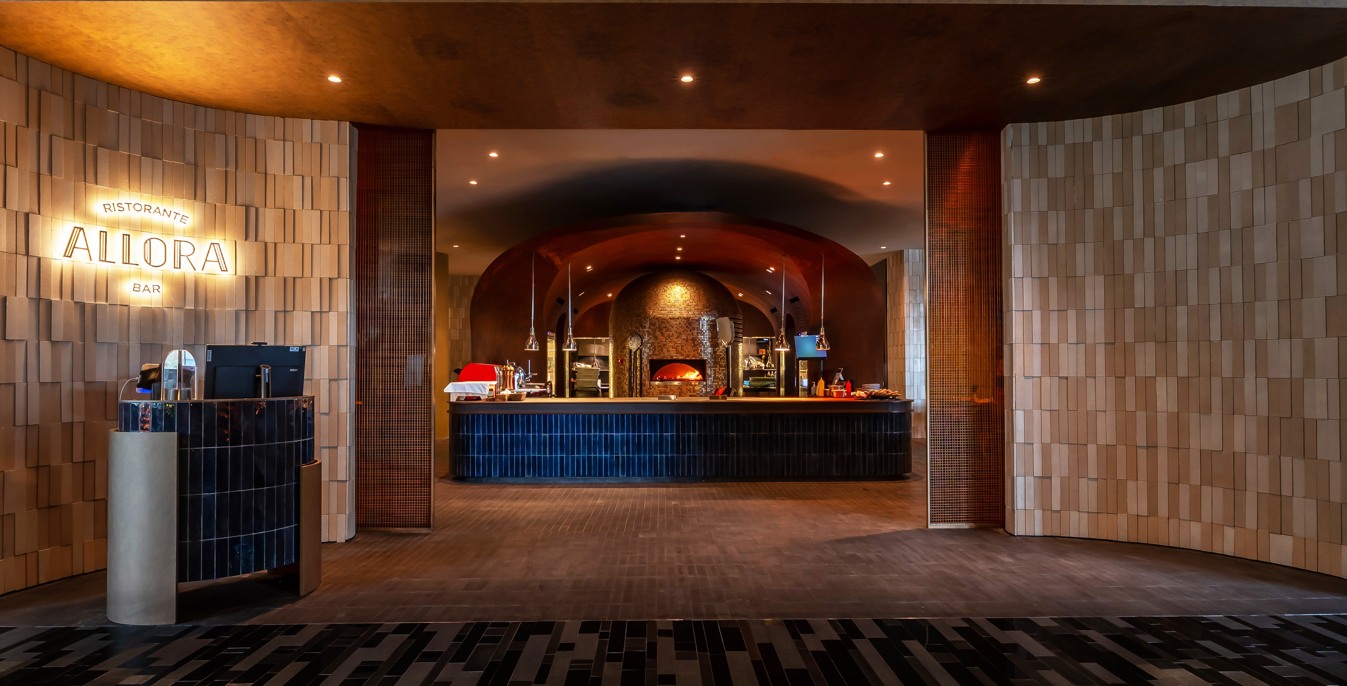 Crowne Plaza Changi Airport Hotel 11/81