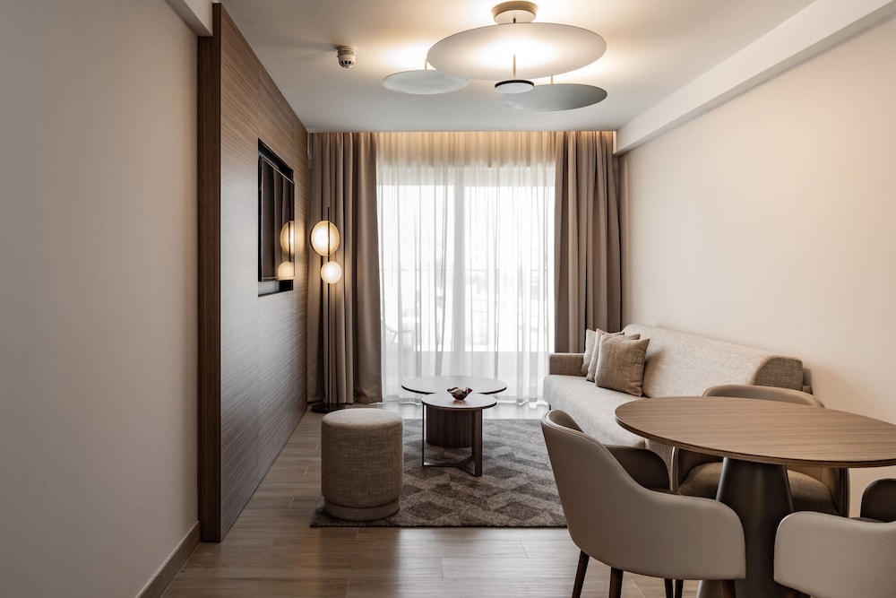 AC Hotel St. Julian's 23/40