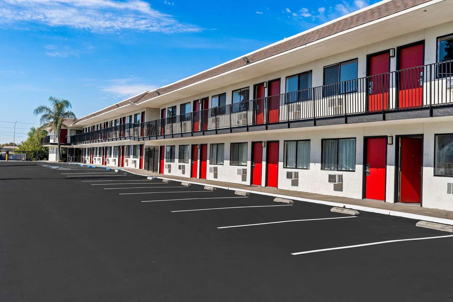 Econo Lodge Stockton near I-5 Fairgrounds 17/21
