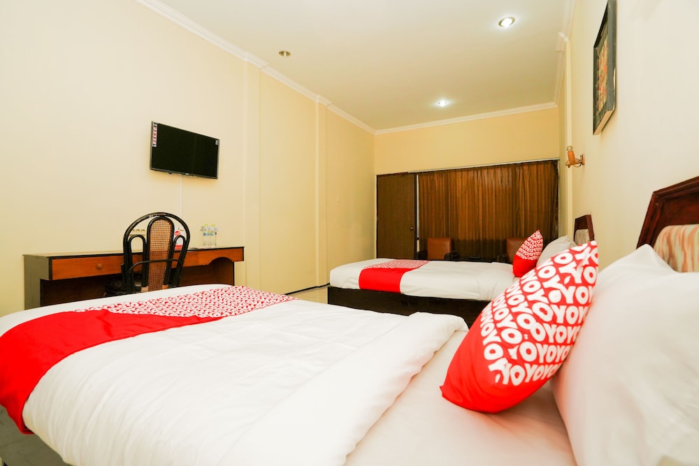 OYO 1652 Hotel Tampiarto 13/35