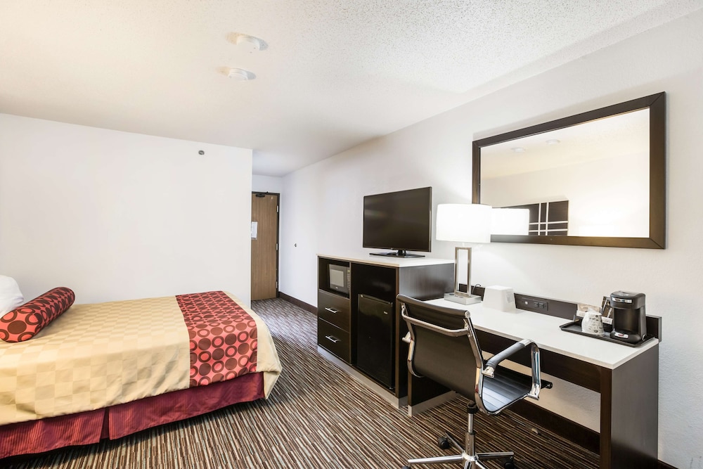 Americas Best Value Inn Charlotte Mi 22/30