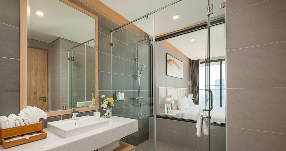 DeLaSea Ha Long Hotel 50/50