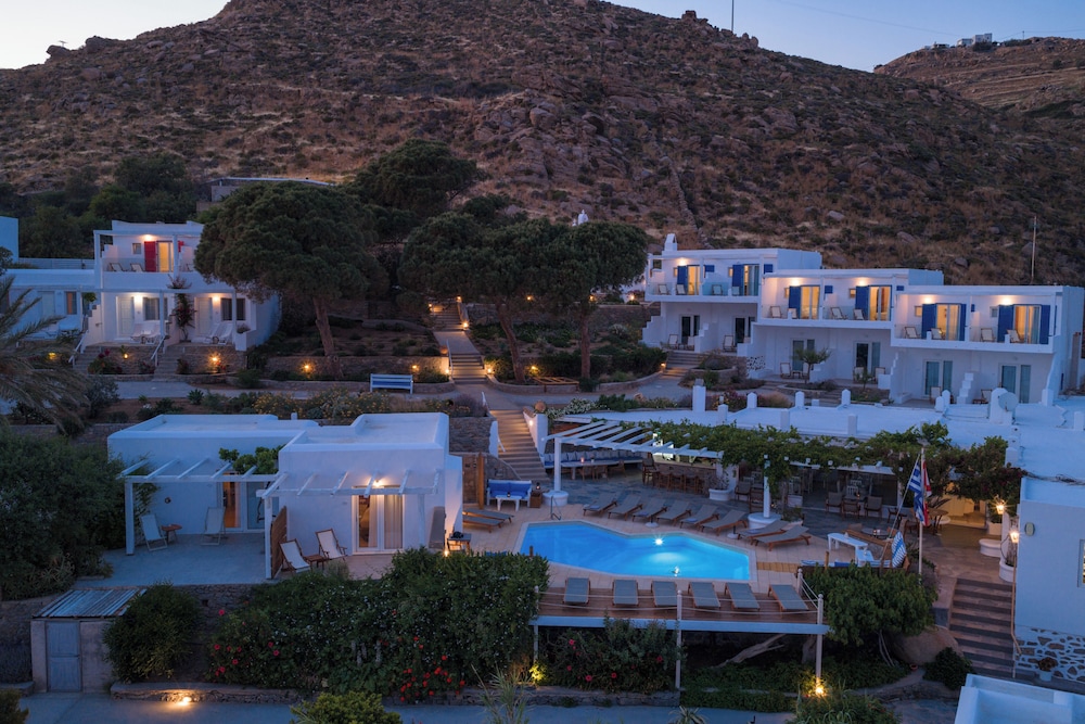 Rhenia Hotel and Bungalows 10/88