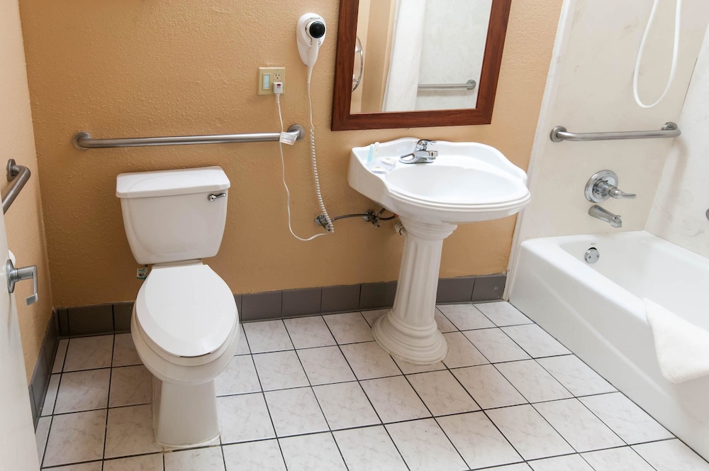Comfort Inn North Conroe, TX 19/48