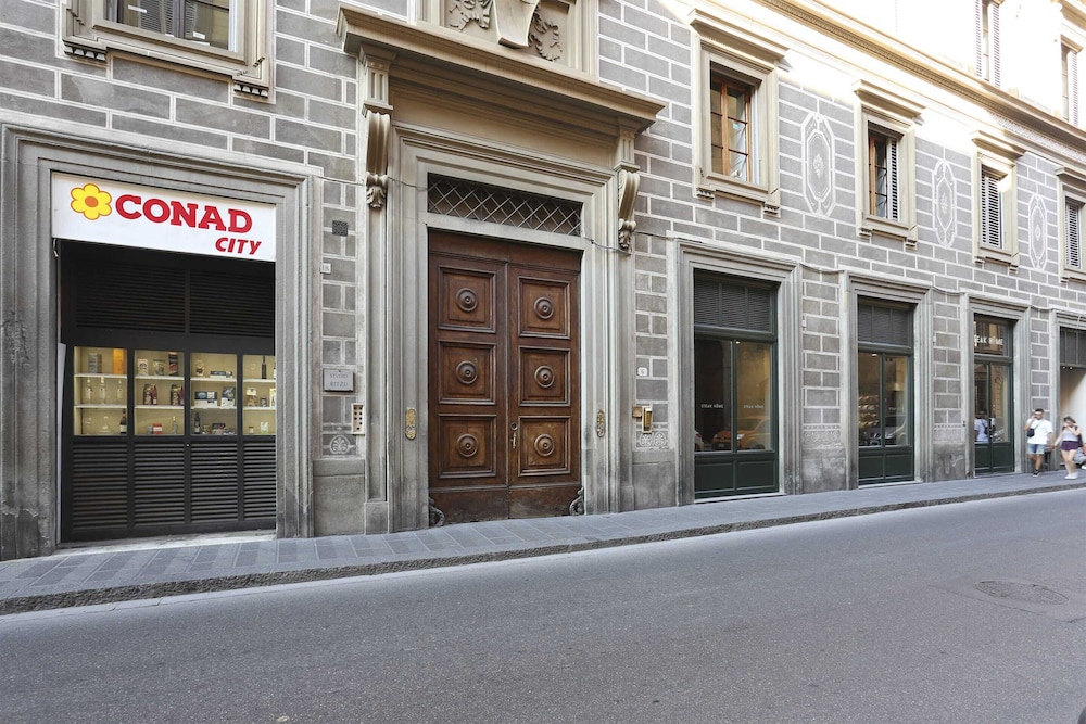 Luxury Apartment in Central Florence 3/50