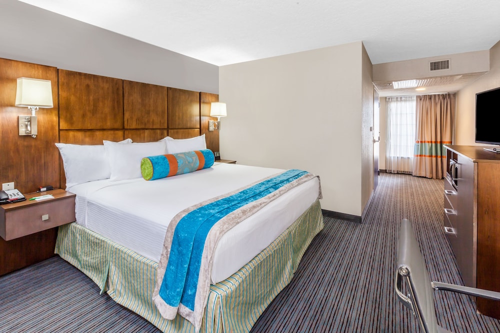 STANDARD, 2 QUEEN BEDS