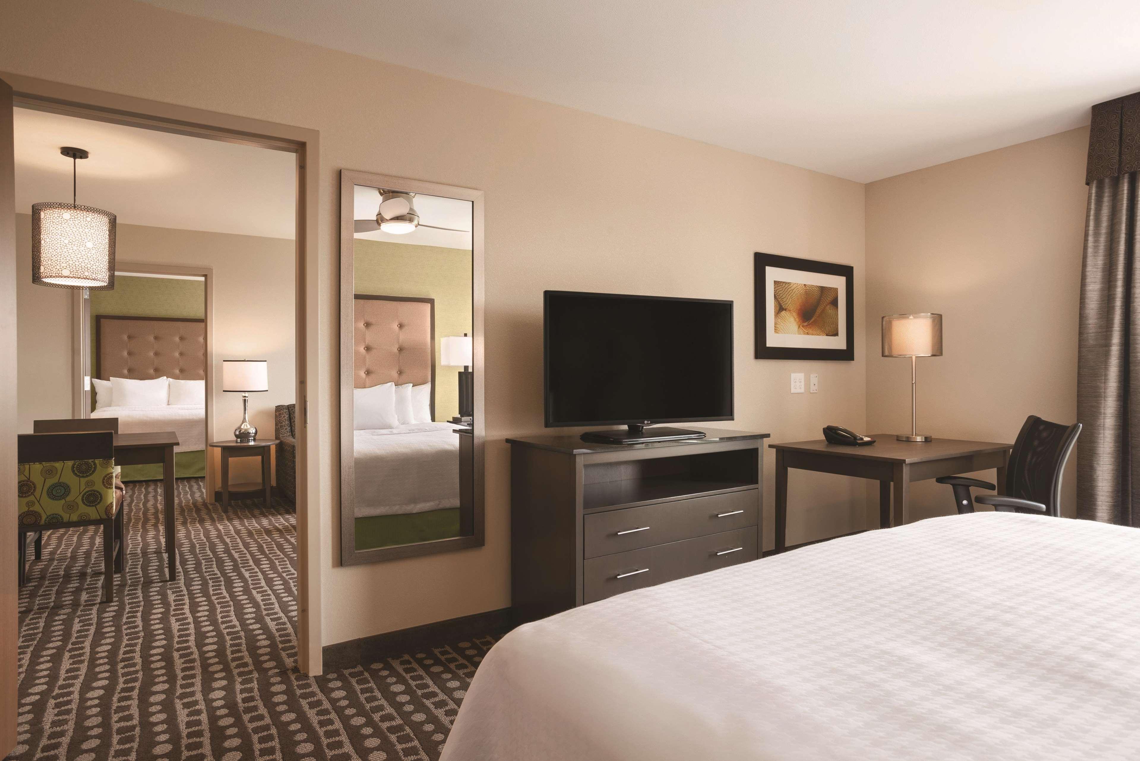 2 Bedrooms, Suite, 1 King or 2 Queen Beds, 2 Bathrooms