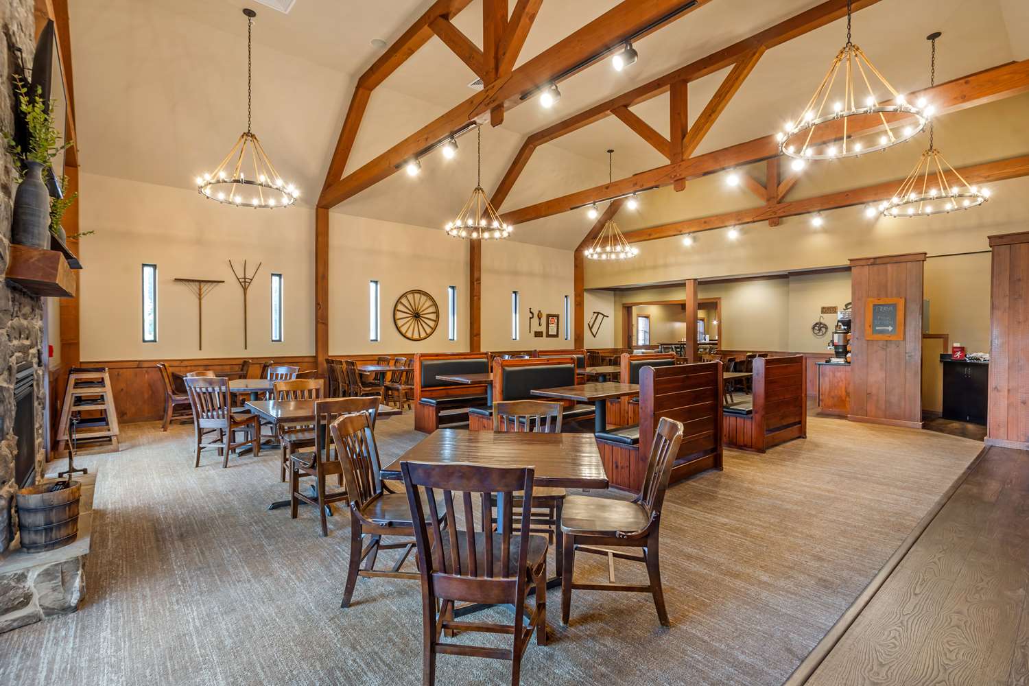 Best Western Plus Intercourse Village Inn & Suites 36/46