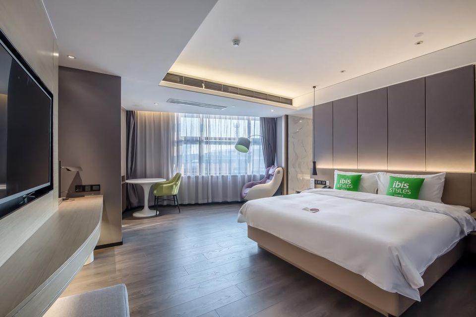 Relaxation, Superior, Queen Bed