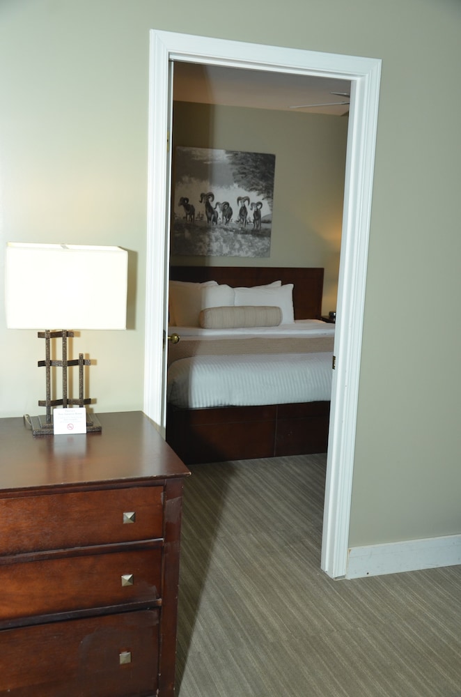 Days Inn By Wyndham Golden 31/41