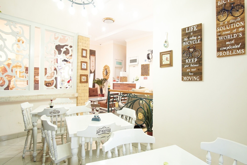 OYO 3986 Just 11 Boutique Residence Syariah 25/32