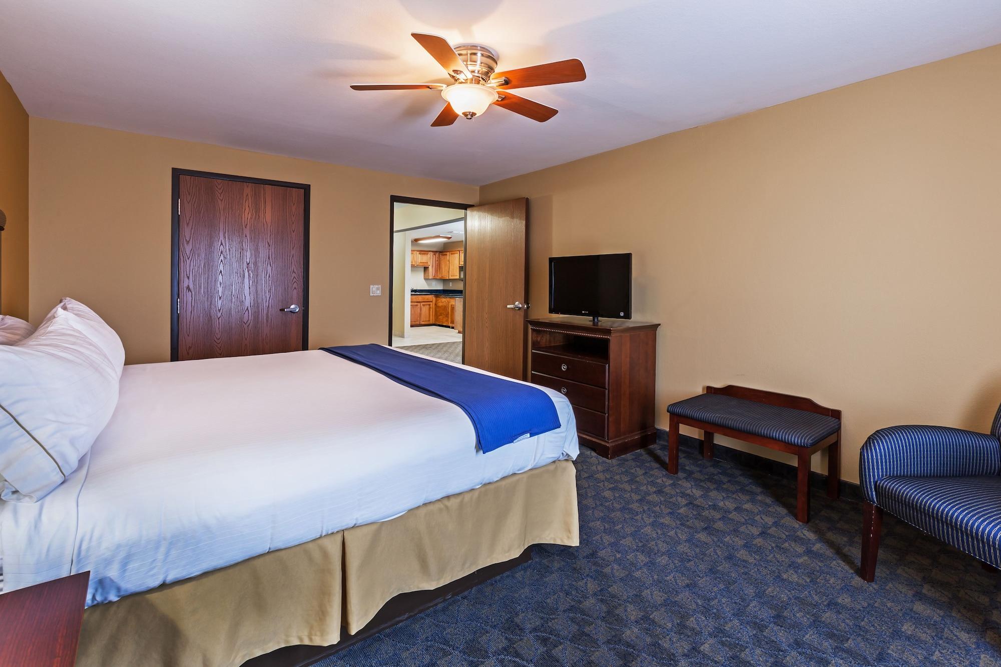suite, multiple beds