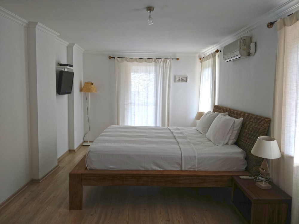 Zephyros Hotel 4/44
