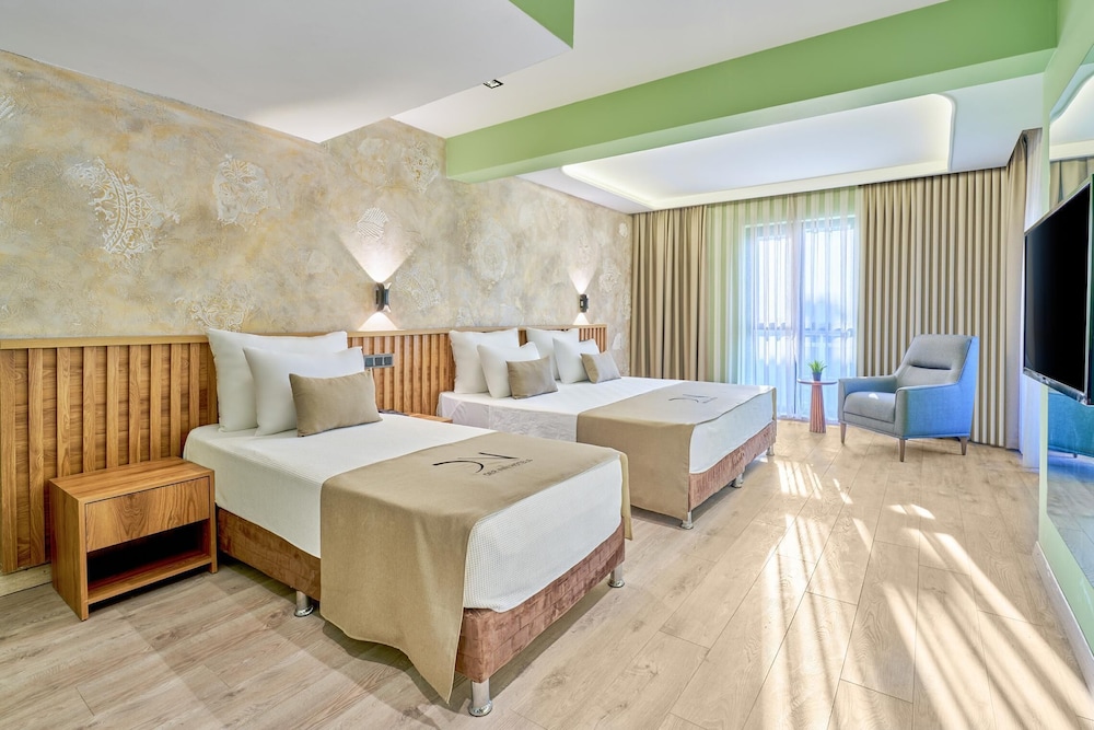 Der Inn Hotel Lara 31/58