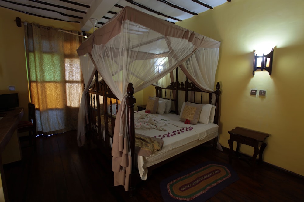 Zanzibar House 33/50