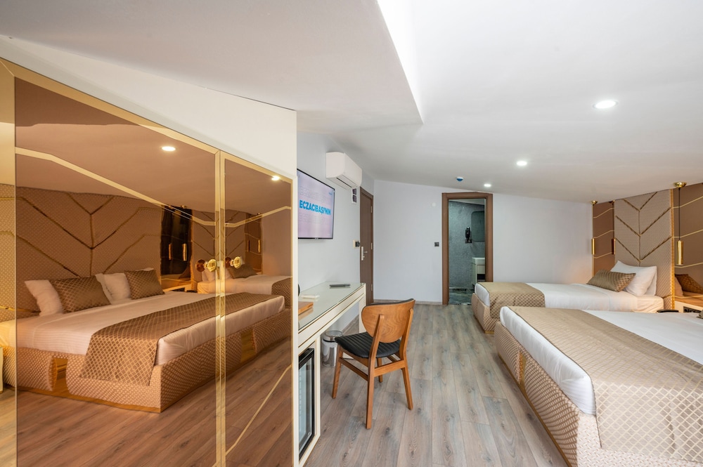 Luxury Airport Hotel 22/48