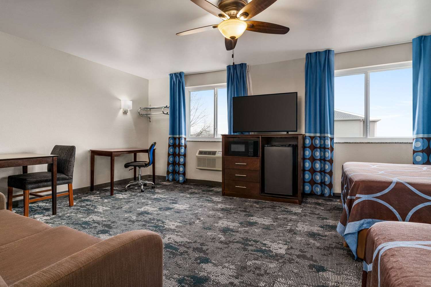 Super 8 by Wyndham Columbus IN 21/33
