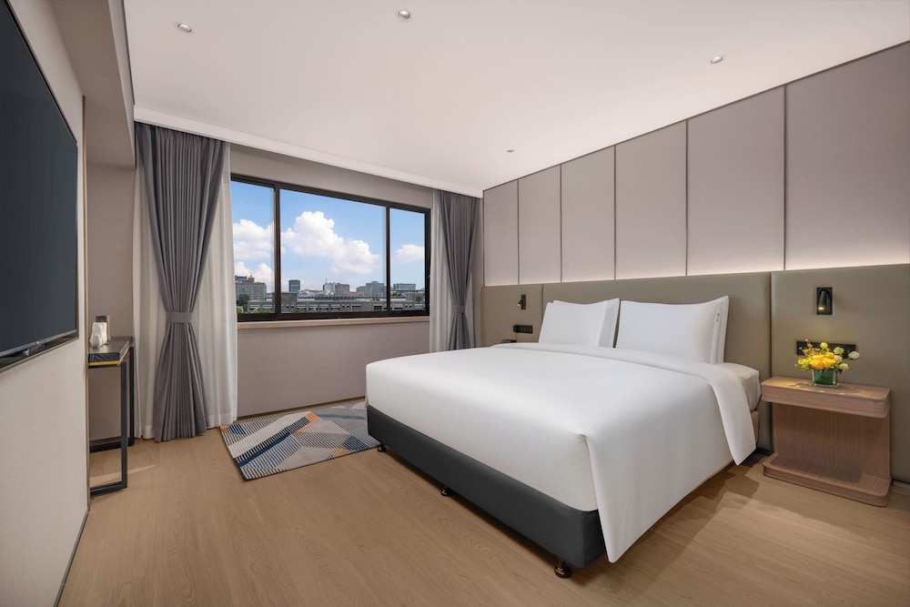 Standard, King Bed, Hutong View