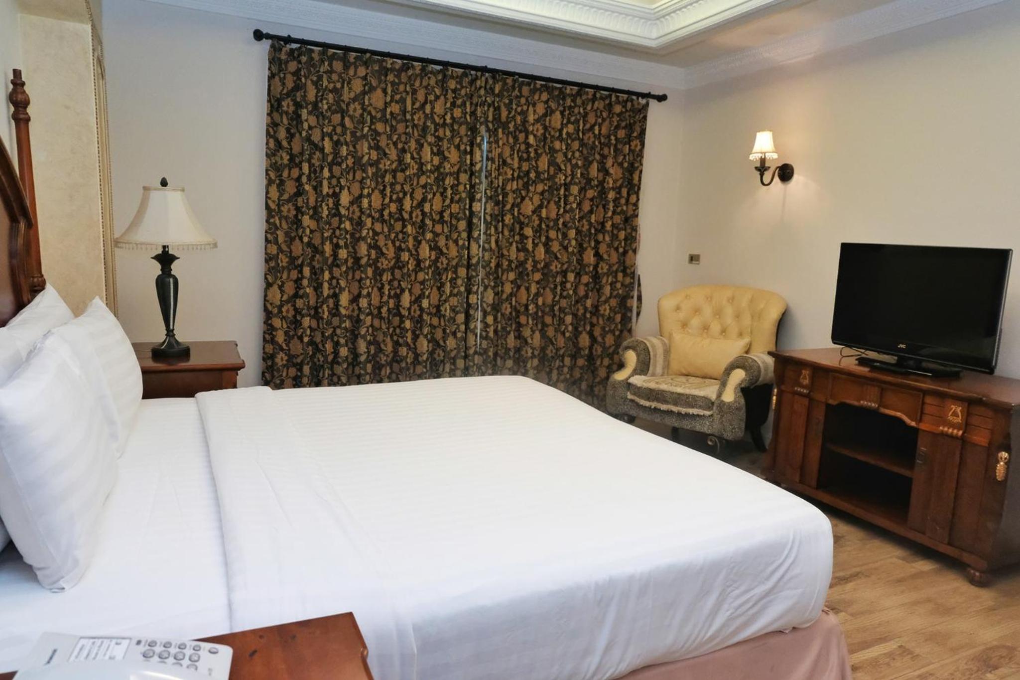 Four Seasons Suite