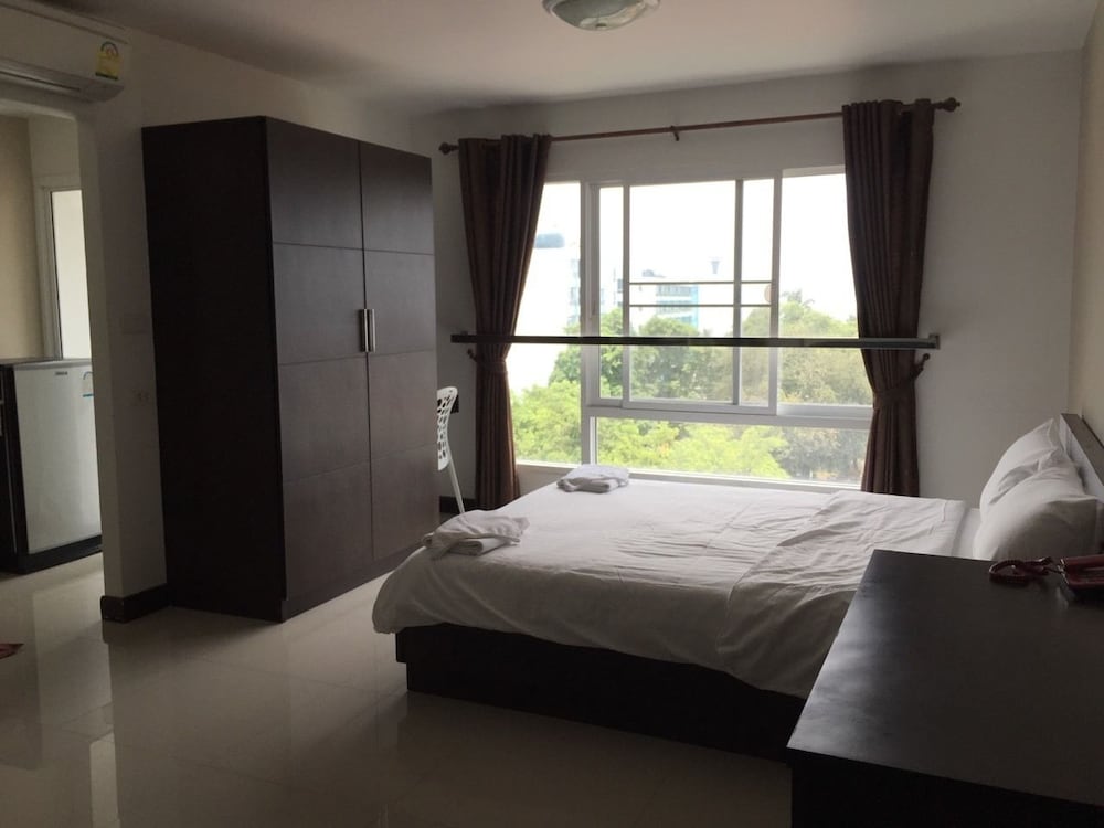 Say Hi Residences 10/40