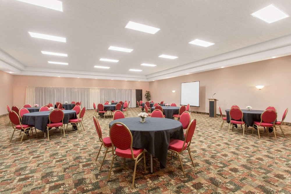 Ramada By Wyndham St George 31/37