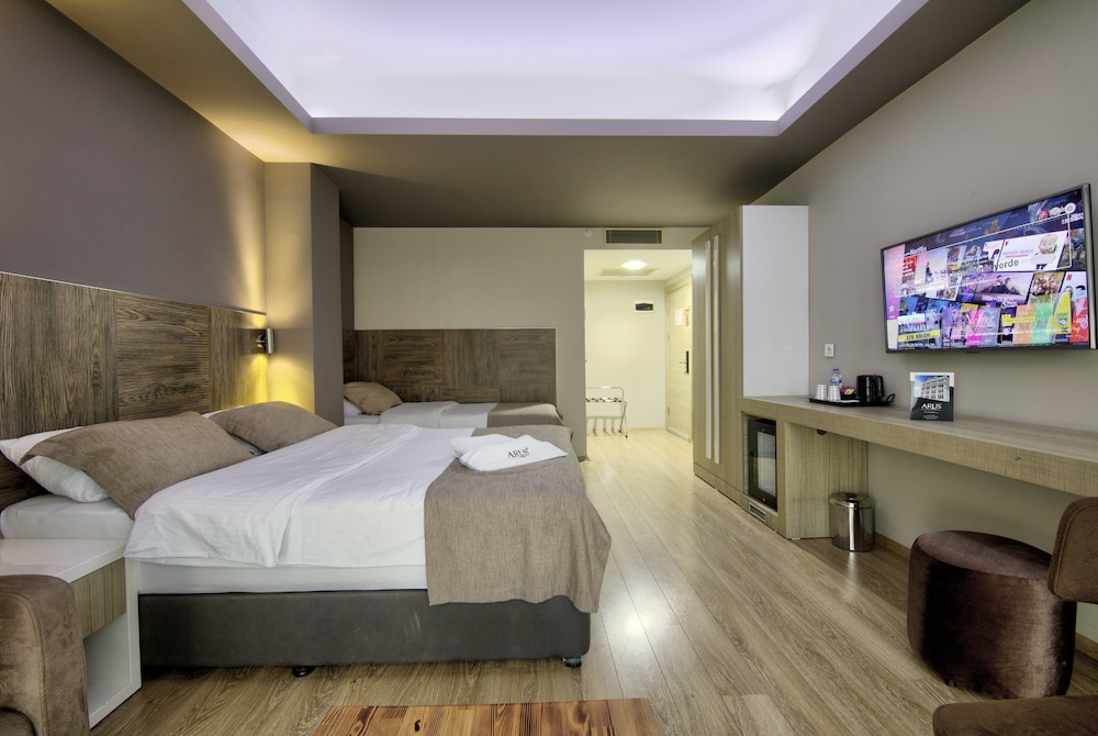 Arus Hotel 7/62