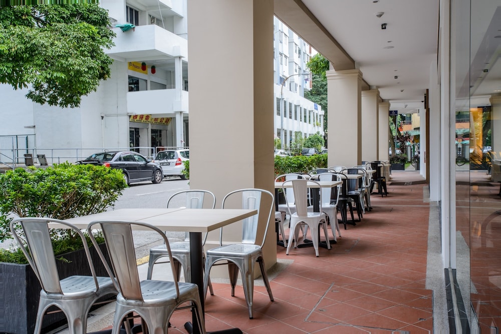 J8 Hotel 57/65