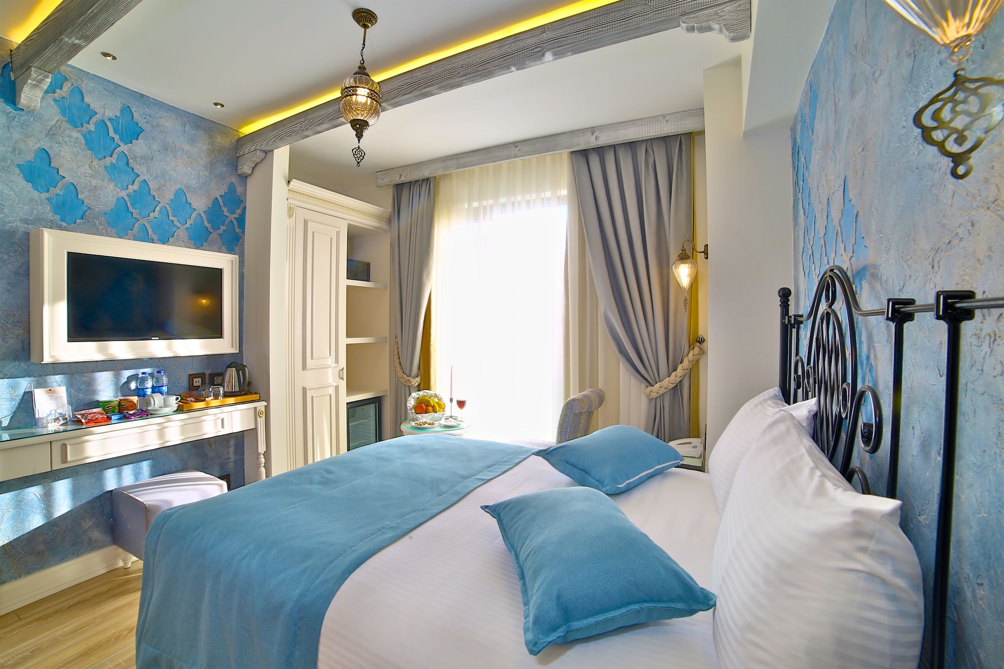 Deluxe, Single, Double Bed