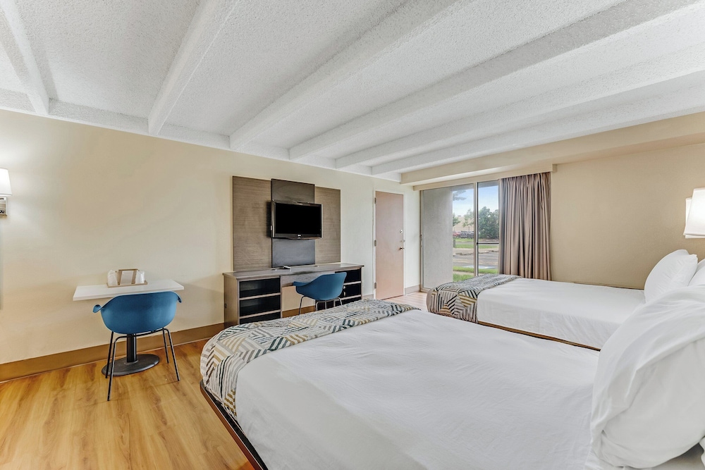 STANDARD, 2 DOUBLE BEDS