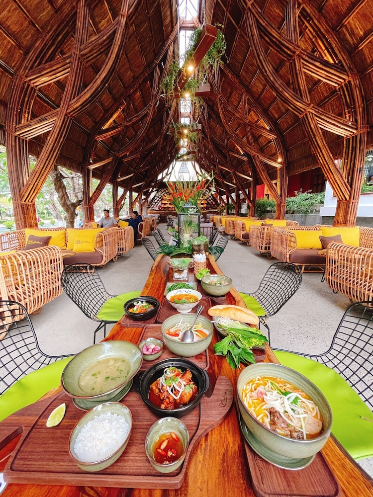 The Light Hotel Resort 56/70