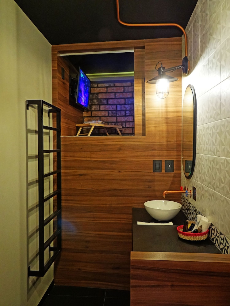 Cadillac Hotel Boutique 32/50