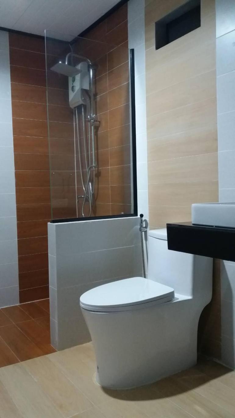 Lanta Long Beach Hostel 49/50