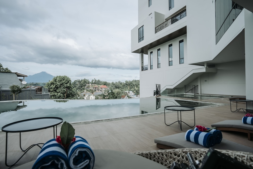 Luwansa Hotel and Convention Center 42/50