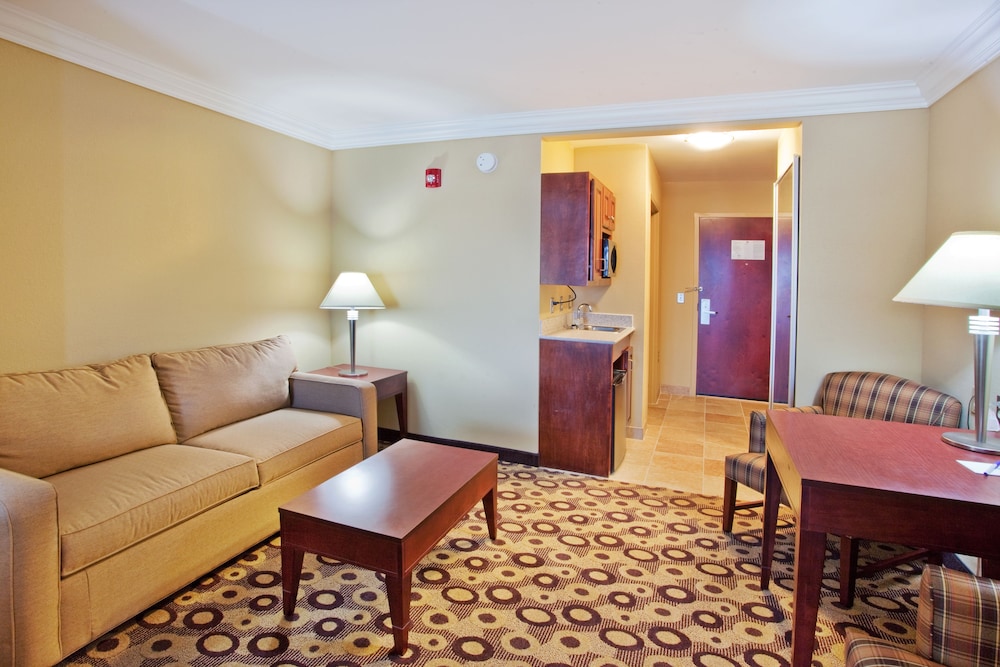 Holiday Inn Express Hotel And Suites Macon West 37/63