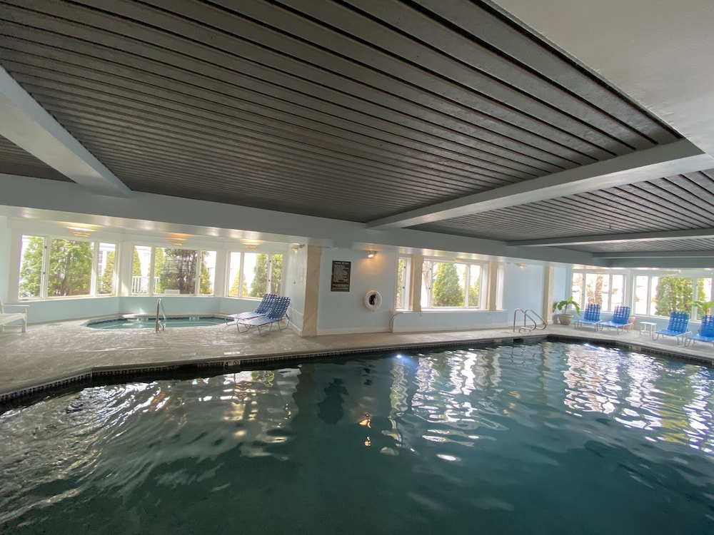 Waters Edge Resort Spa 21/50