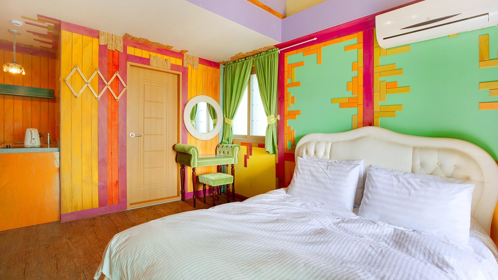 Party204, Double Bed