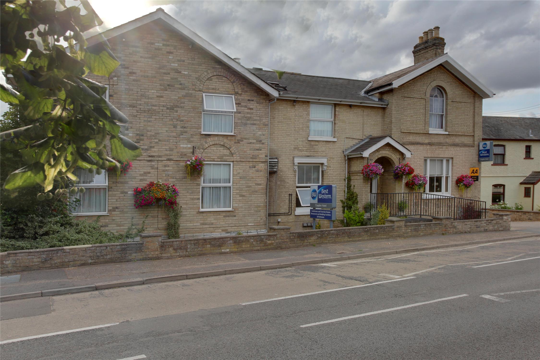 Best Western Claydon Hotel 72/73
