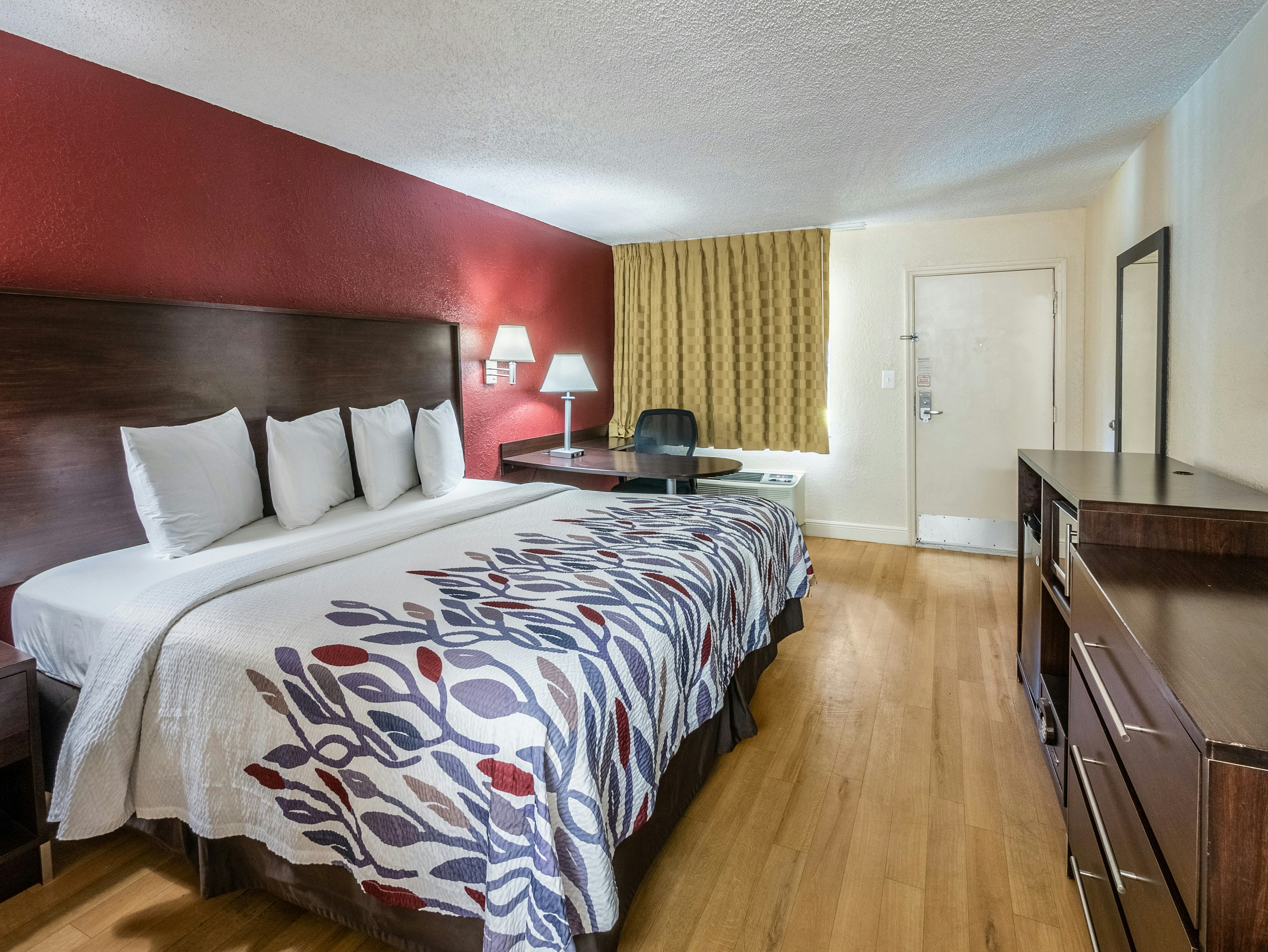 SUPERIOR, KING BED, JETTED TUB
