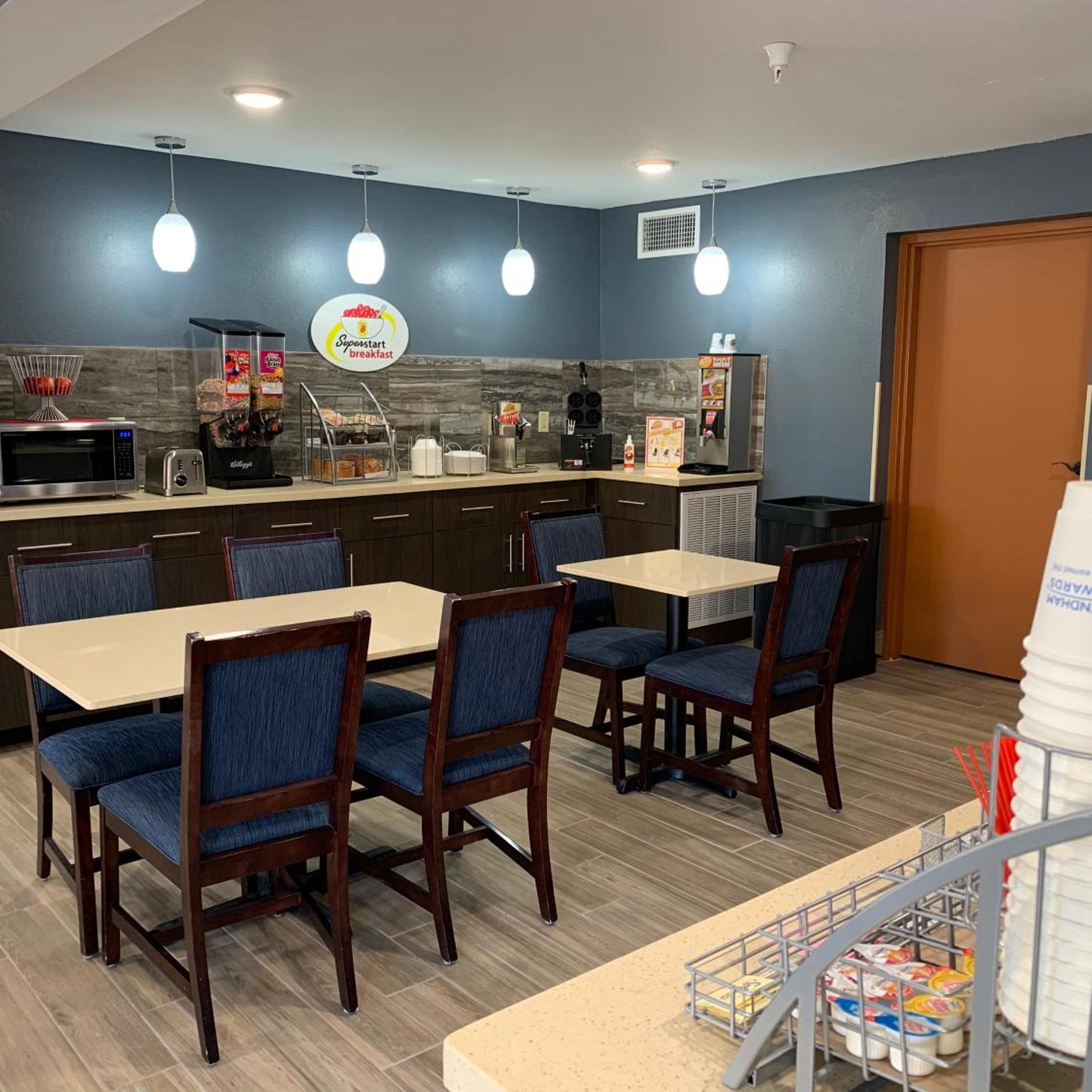 Super 8 By Wyndham Cookeville 12/23
