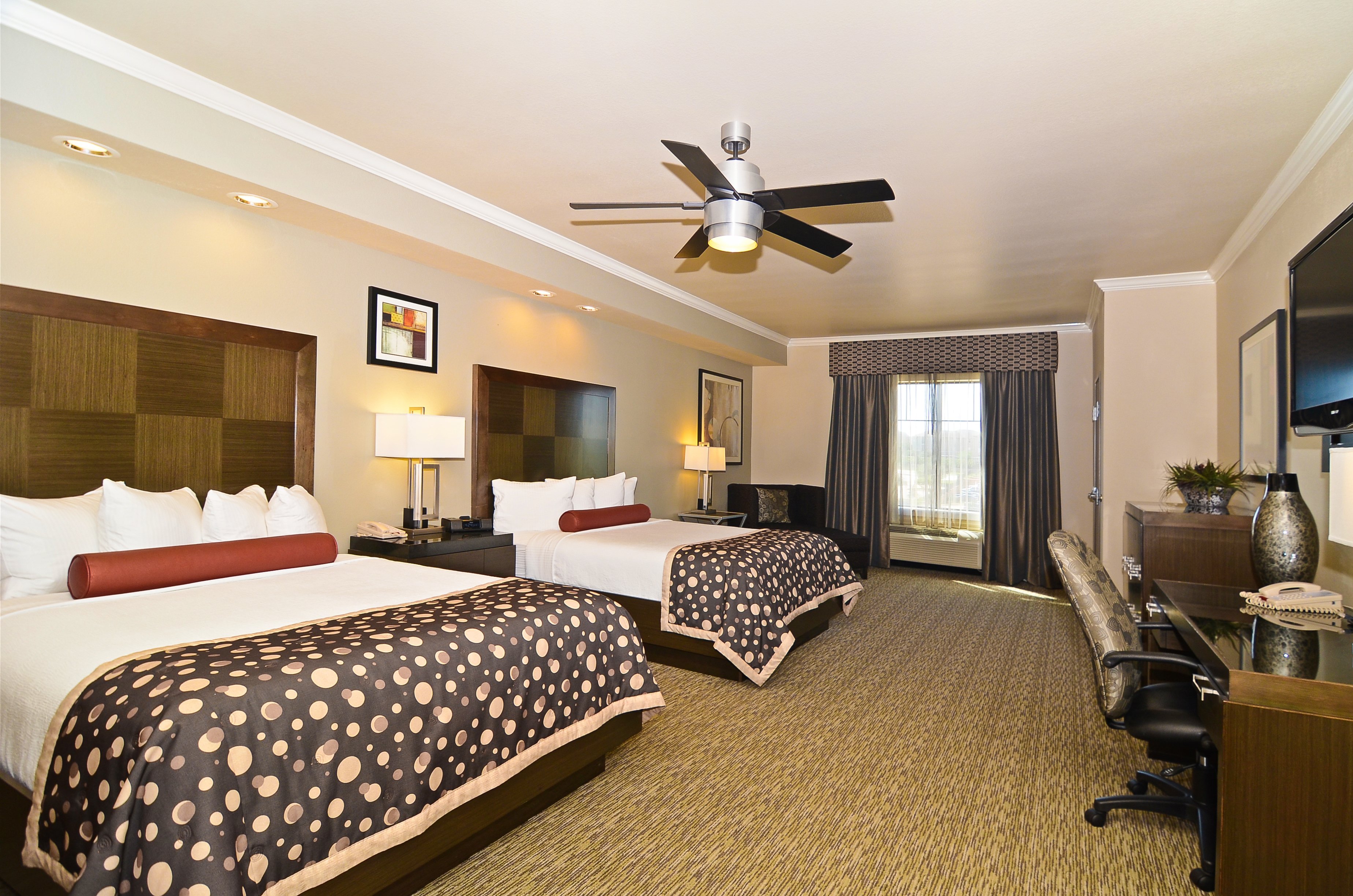 Best Western Premier Crown Chase Inn and Suites 20/70