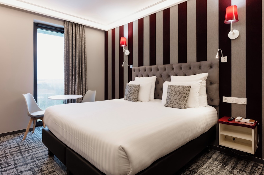 ROOM, KING BED